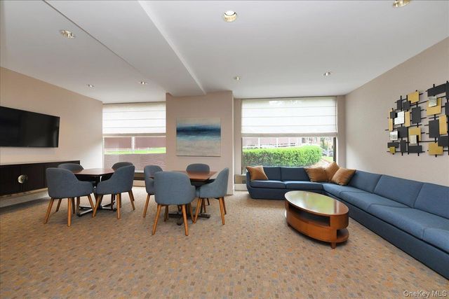 66-36 Yellowstone Boulevard 4-A, Forest Hills, NY 11375