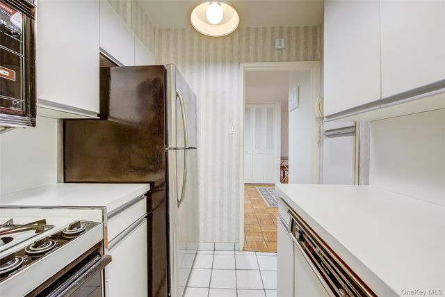 66-36 Yellowstone Boulevard 4-A, Forest Hills, NY 11375