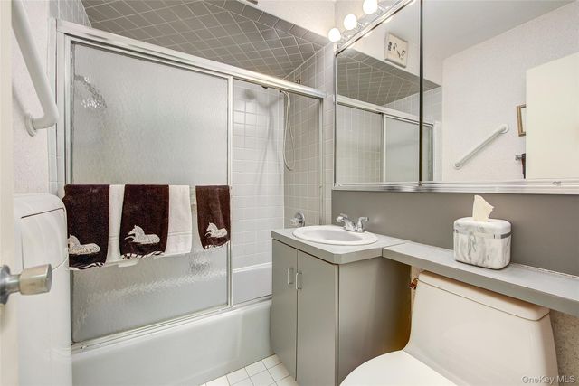 66-36 Yellowstone Boulevard 4-A, Forest Hills, NY 11375