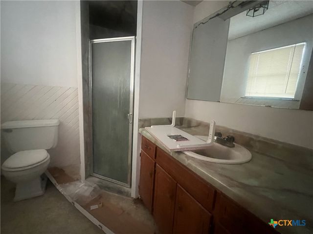 509 W 6th Street, Yorktown, TX 78164