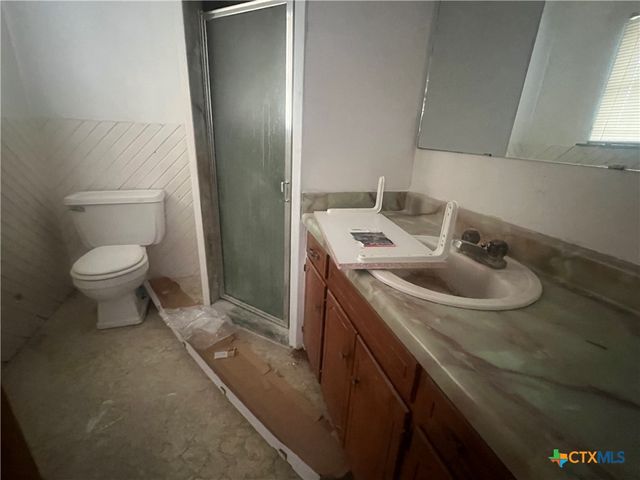 509 W 6th Street, Yorktown, TX 78164