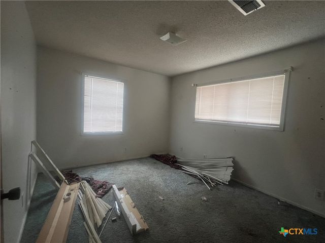 509 W 6th Street, Yorktown, TX 78164