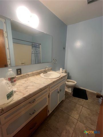 509 W 6th Street, Yorktown, TX 78164