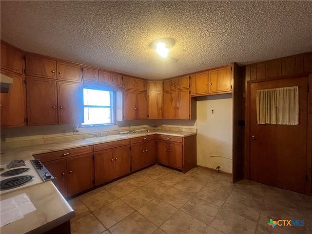 509 W 6th Street, Yorktown, TX 78164