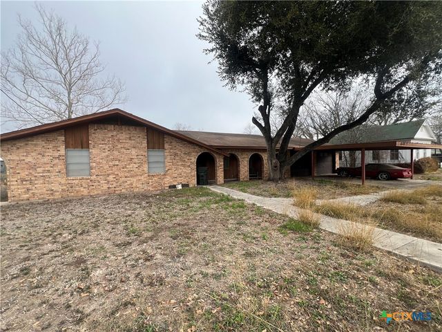 509 W 6th Street, Yorktown, TX 78164