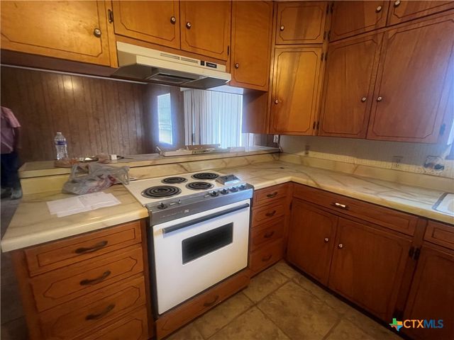 509 W 6th Street, Yorktown, TX 78164