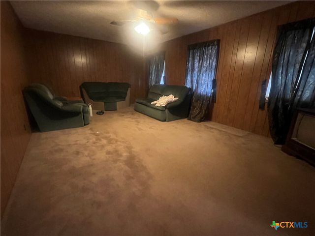 509 W 6th Street, Yorktown, TX 78164