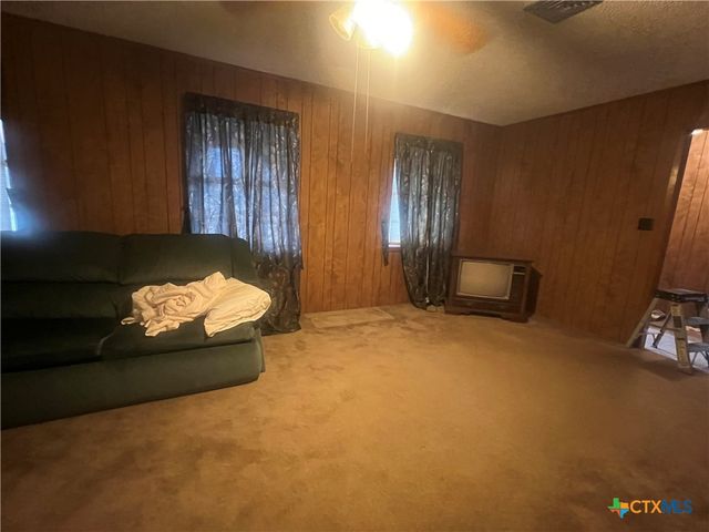 509 W 6th Street, Yorktown, TX 78164