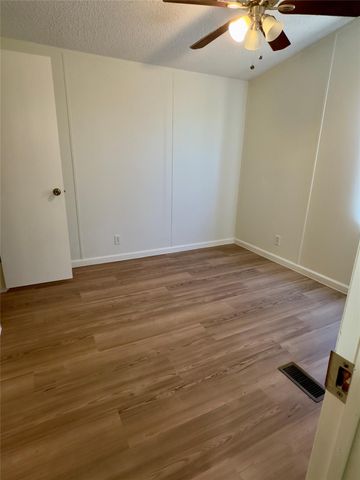 325 Lytton LN, Dale, TX 78616