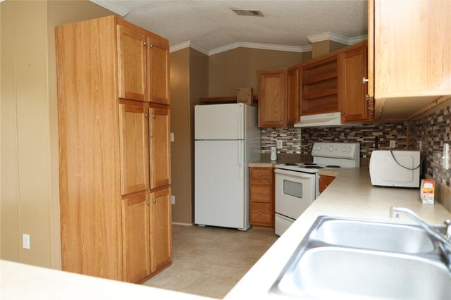 325 Lytton LN, Dale, TX 78616