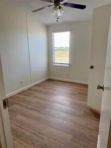 325 Lytton LN, Dale, TX 78616