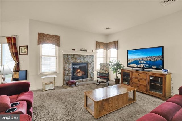 195 SWEET BIRCH LN, Womelsdorf, PA 19567