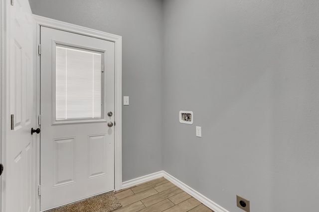 1407 E Nobles Ave, Midland, TX 79701