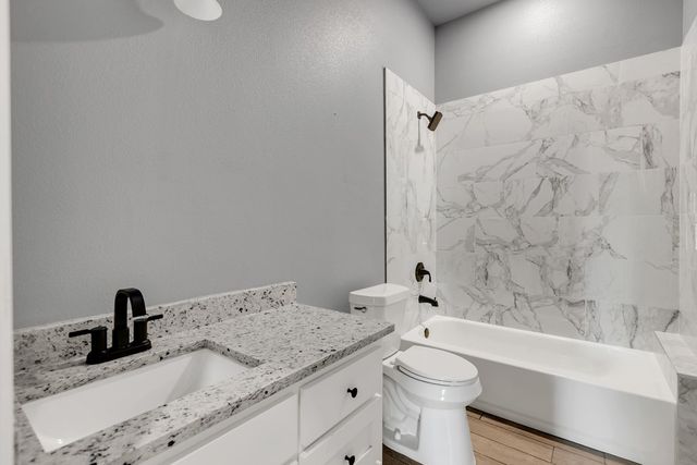 1407 E Nobles Ave, Midland, TX 79701