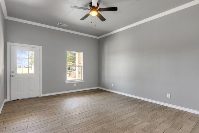 1407 E Nobles Ave, Midland, TX 79701