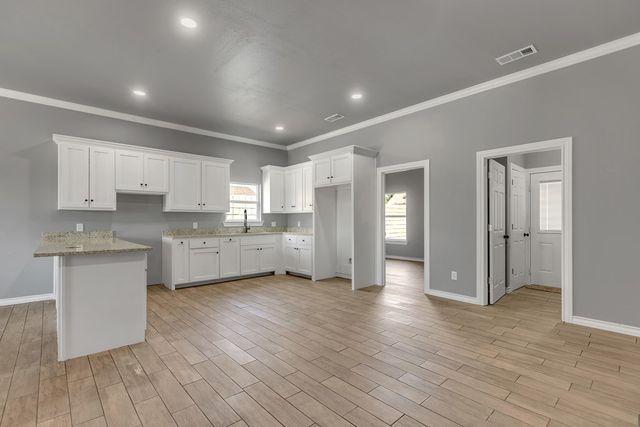 1407 E Nobles Ave, Midland, TX 79701