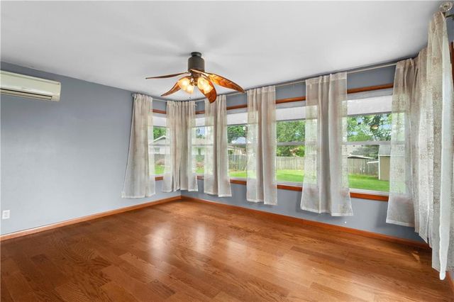 18200 Hanthorne Drive, Independence, MO 64057