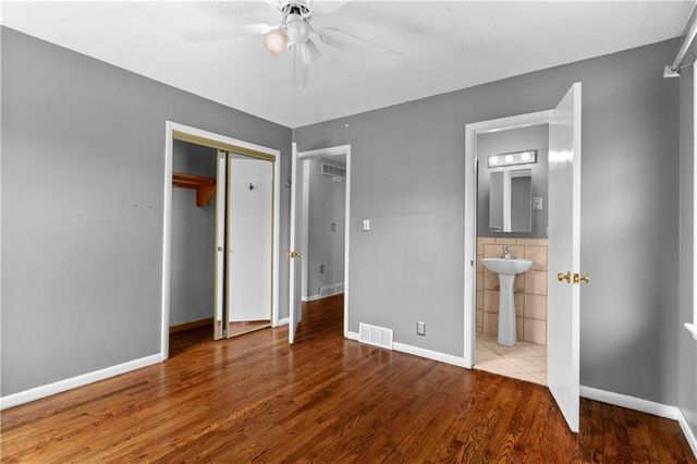 18200 Hanthorne Drive, Independence, MO 64057