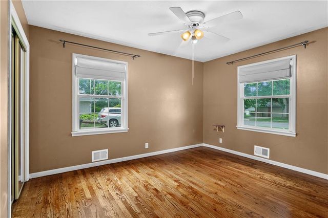 18200 Hanthorne Drive, Independence, MO 64057