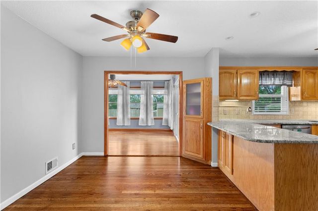 18200 Hanthorne Drive, Independence, MO 64057