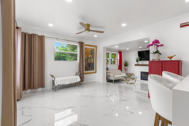 201 NE 28th Court, Boynton Beach, FL 33435