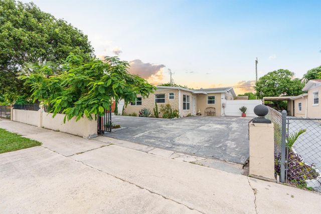 201 NE 28th Court, Boynton Beach, FL 33435