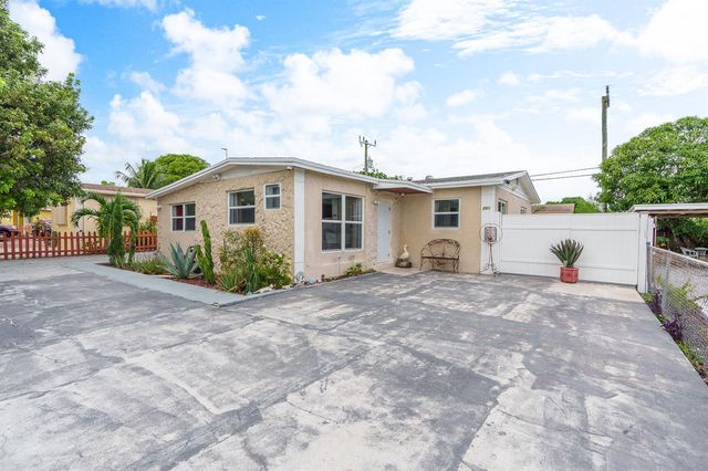 201 NE 28th Court, Boynton Beach, FL 33435