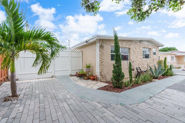 201 NE 28th Court, Boynton Beach, FL 33435