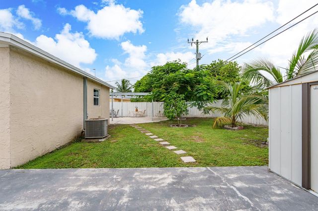 201 NE 28th Court, Boynton Beach, FL 33435