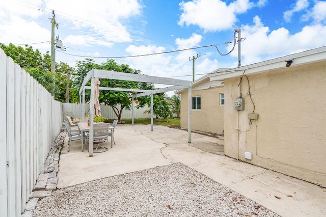 201 NE 28th Court, Boynton Beach, FL 33435