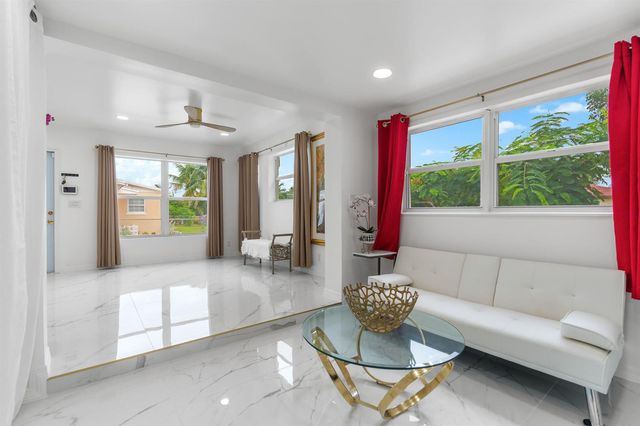201 NE 28th Court, Boynton Beach, FL 33435