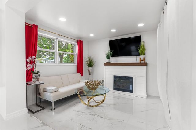 201 NE 28th Court, Boynton Beach, FL 33435