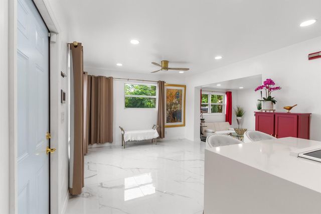 201 NE 28th Court, Boynton Beach, FL 33435