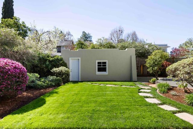 820 Hamilton Avenue, Palo Alto, CA 94301