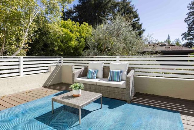 820 Hamilton Avenue, Palo Alto, CA 94301