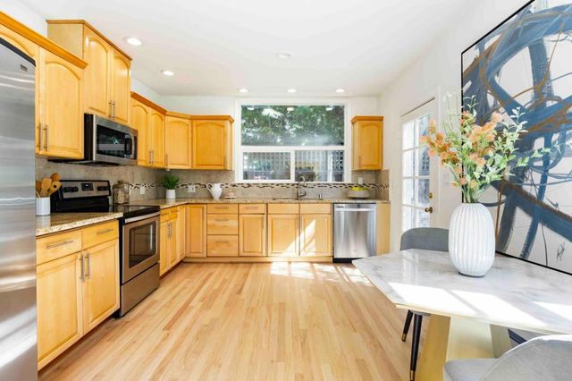 820 Hamilton Avenue, Palo Alto, CA 94301