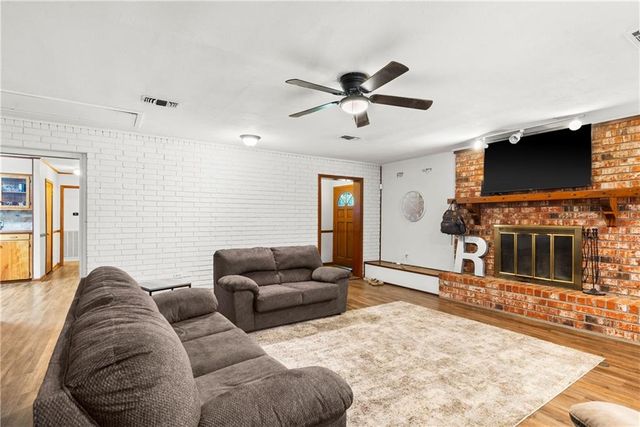 5772 HIGHWAY 107 Highway, Pineville, LA 71360