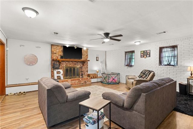 5772 HIGHWAY 107 Highway, Pineville, LA 71360