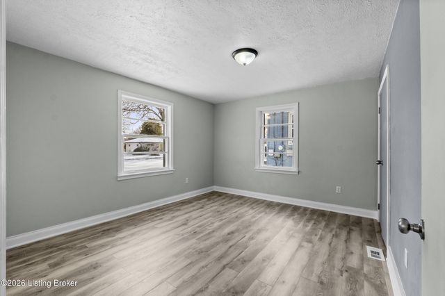 1710 Pershing Ave, Louisville, KY 40242