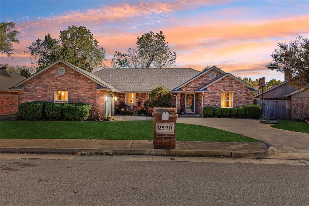 2520 Antelope Trail, Edmond, OK 73012