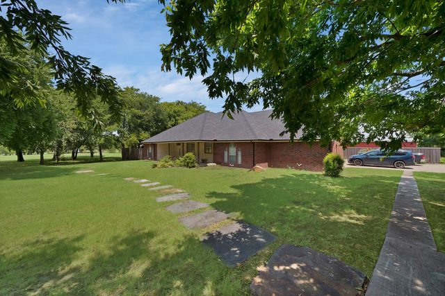 16360 University Drive, Forney, TX 75126