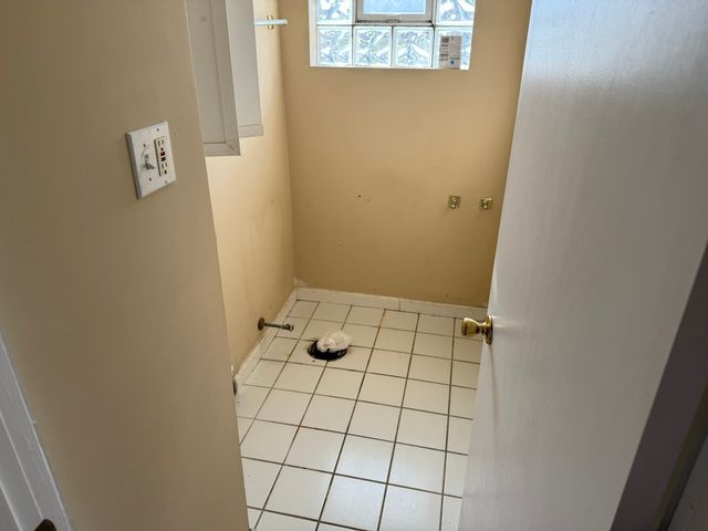 8114 S Anthony Avenue, Chicago, IL 60617