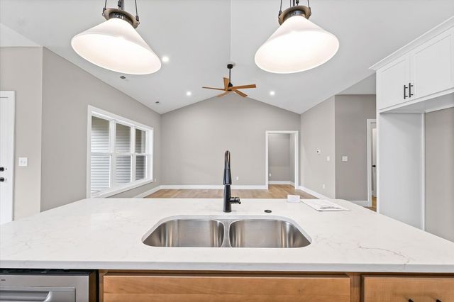 3902 Bay Circle, Champaign, IL 61822