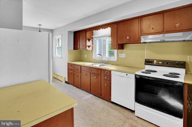 74 HICKORY ST, Schuylkill Haven, PA 17972