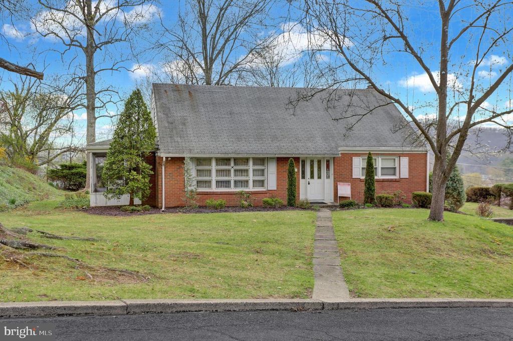 74 HICKORY ST, Schuylkill Haven, PA 17972