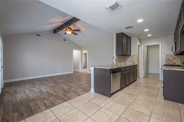 2010 Victoria Court, League City, TX 77573