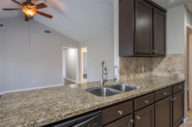 2010 Victoria Court, League City, TX 77573