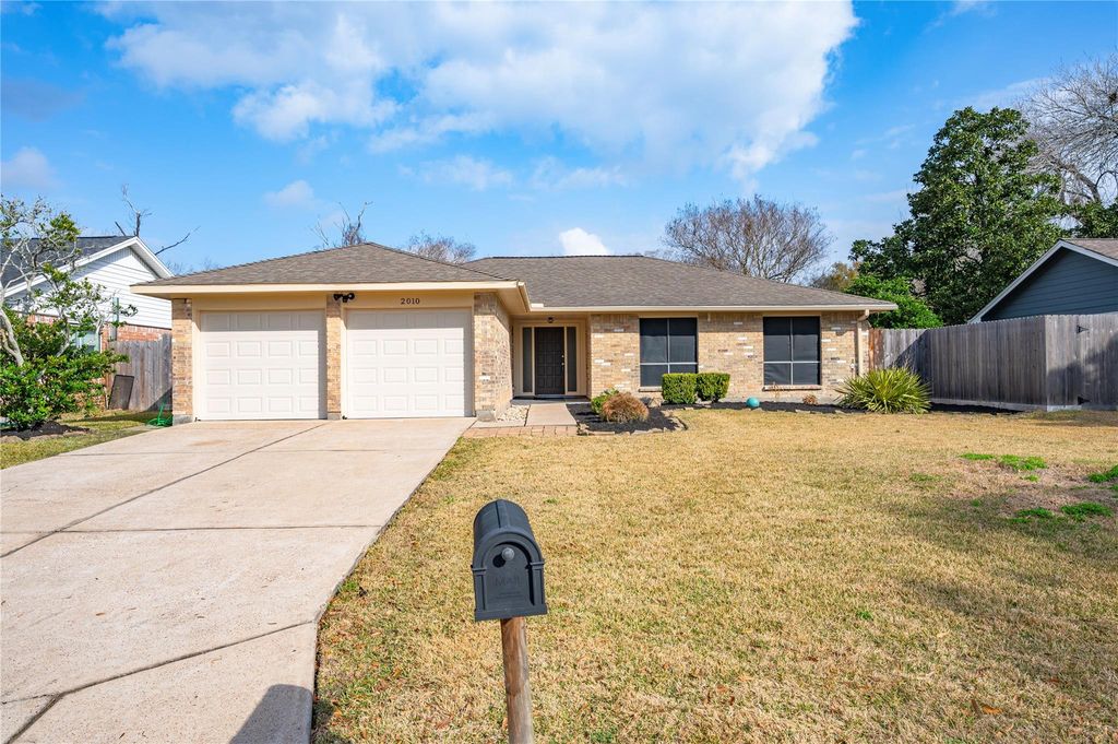 2010 Victoria Court, League City, TX 77573