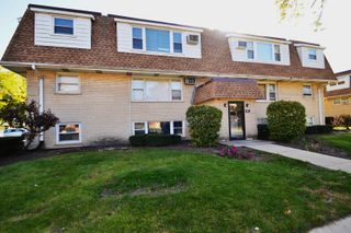 9907 W 58th Street 9, Countryside, IL 60525