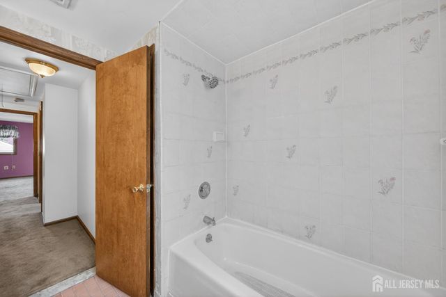 95 Pine Street, Iselin, NJ 08830